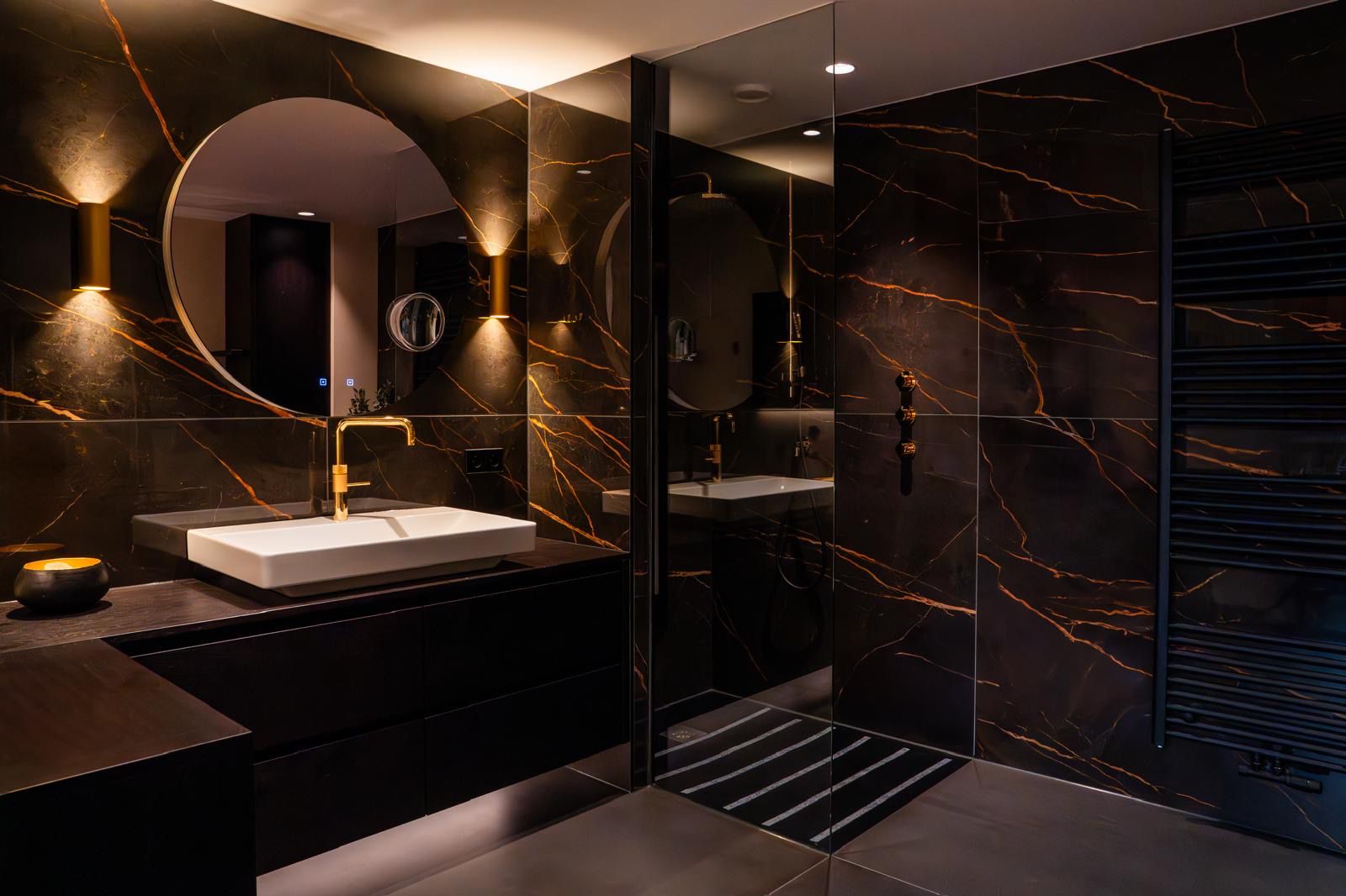 Tijdloos badkamerdesign met bad