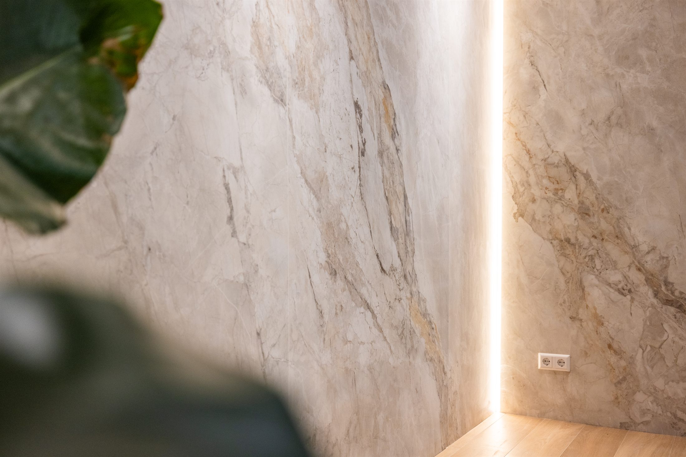 Bathroom in warm natural tones
