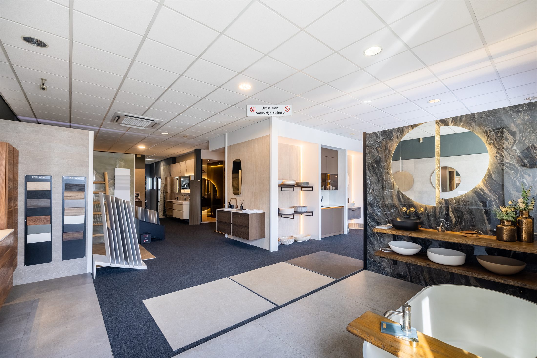 Overview of the Harry Suiker showroom